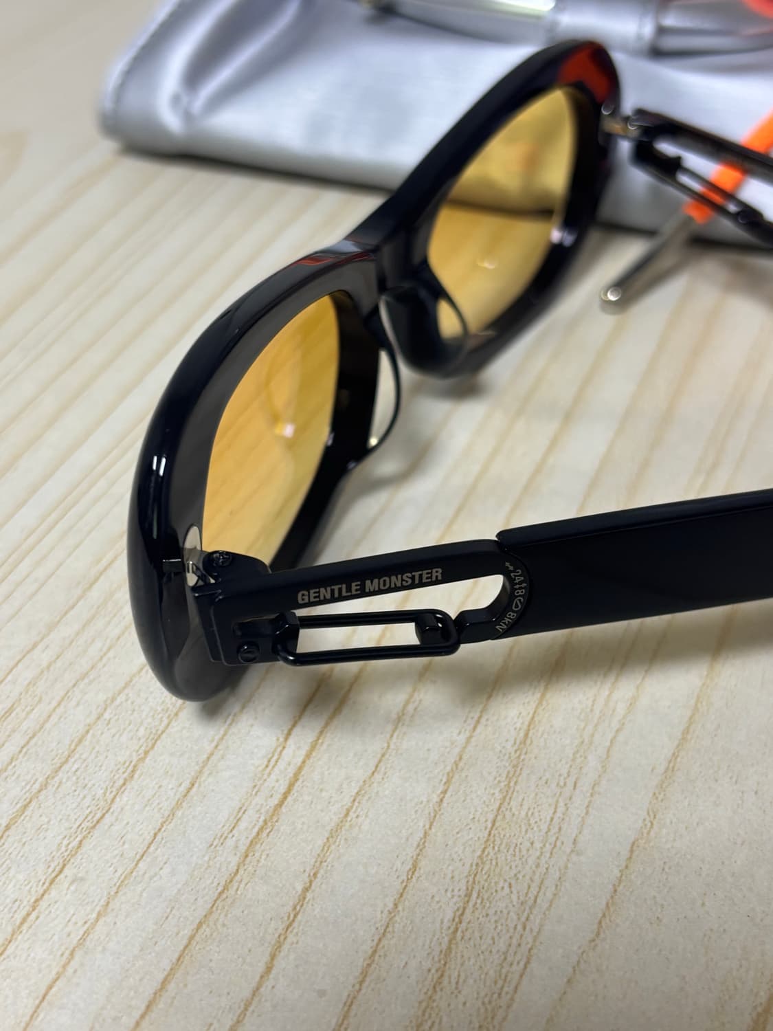 젠틀몬스터x앰부쉬 카라비너 선글라스 상품이미지3