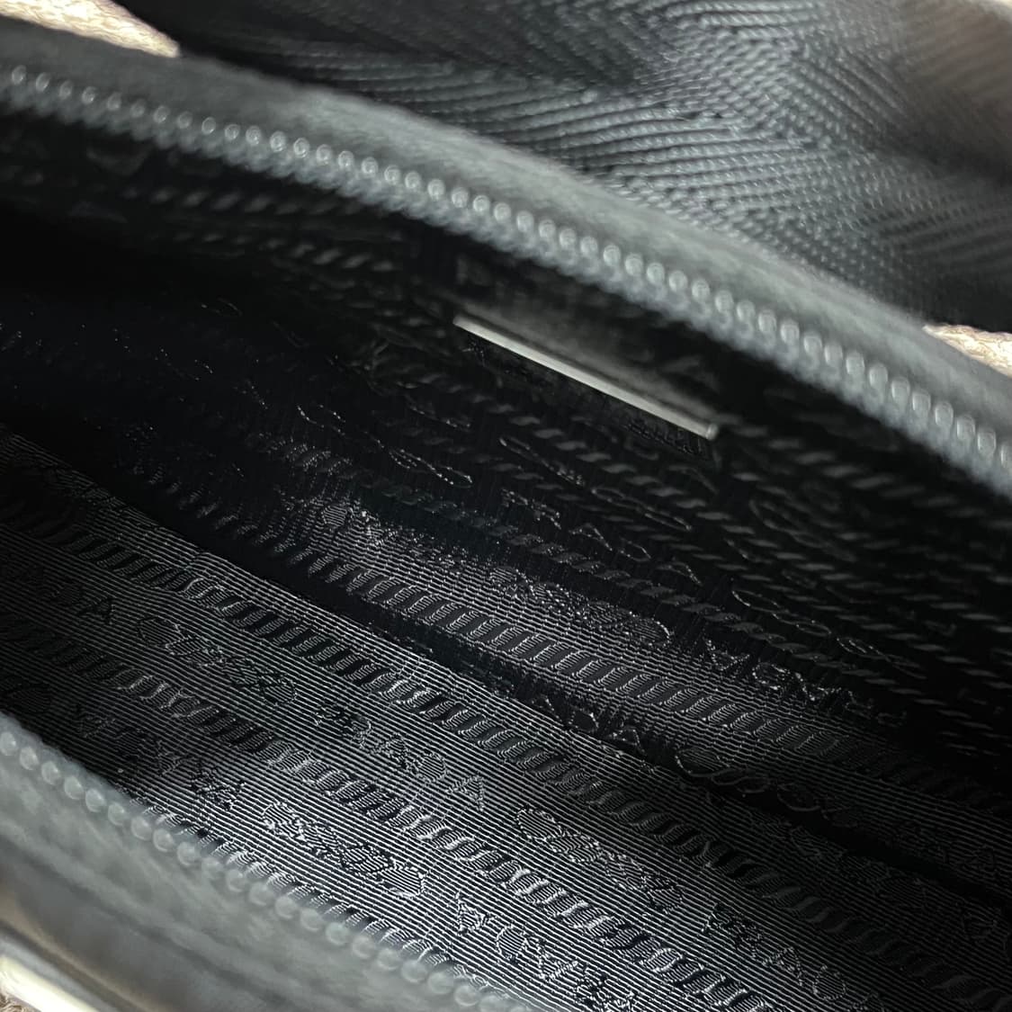 [S급/풀박스] 프라다 2000 리에디션 테수토 호보백 가방 블랙 상품이미지8