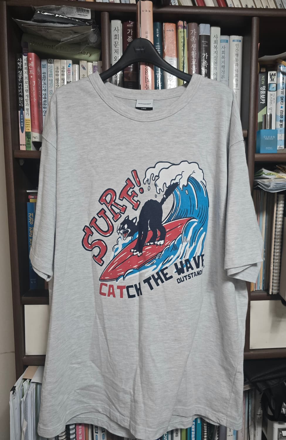 아웃스탠딩 V.S.C TEE (CATCH THE WAVE)

 L 상품이미지3
