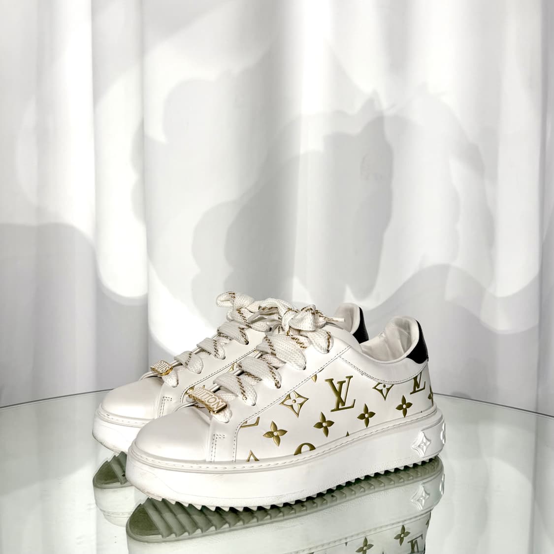 [정품] 루이비통 타임아웃 골드 스니커즈 38사이즈 상품이미지1