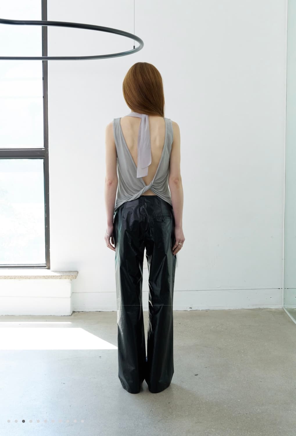 Teak  TIE NECK SLEEVELESS TOP (SILVER) 상품이미지2