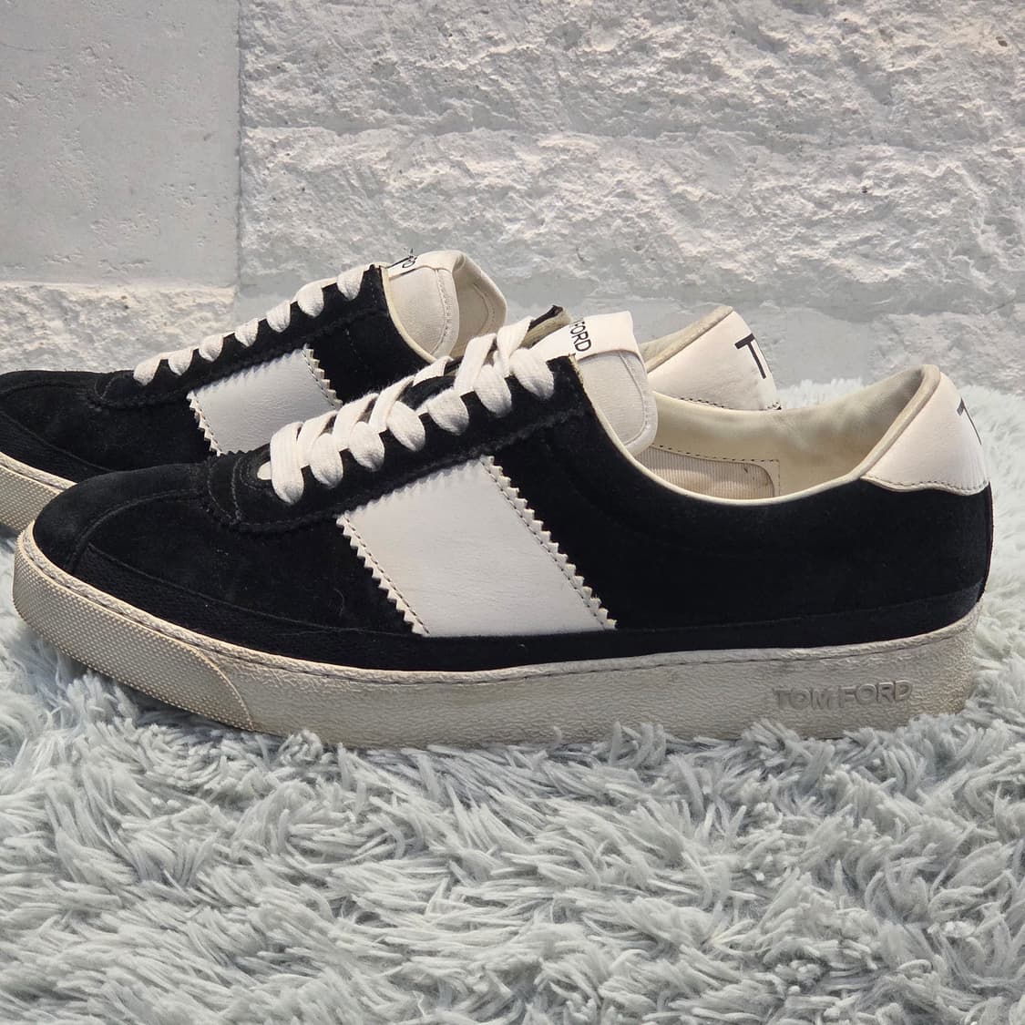 1a-1:톰 포드 블랙 & 화이트 스웨이드 레더 스니커즈(240mm)
 상품이미지2