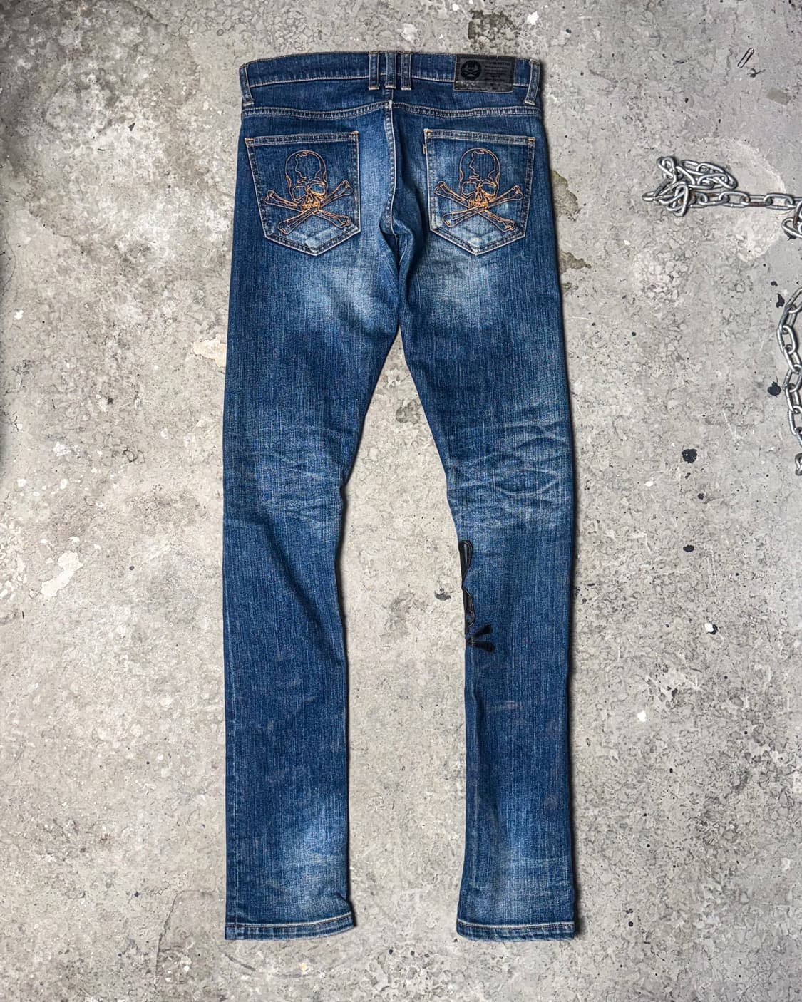 ROEN – Skull Leather Patch Denim Pants   상품이미지10