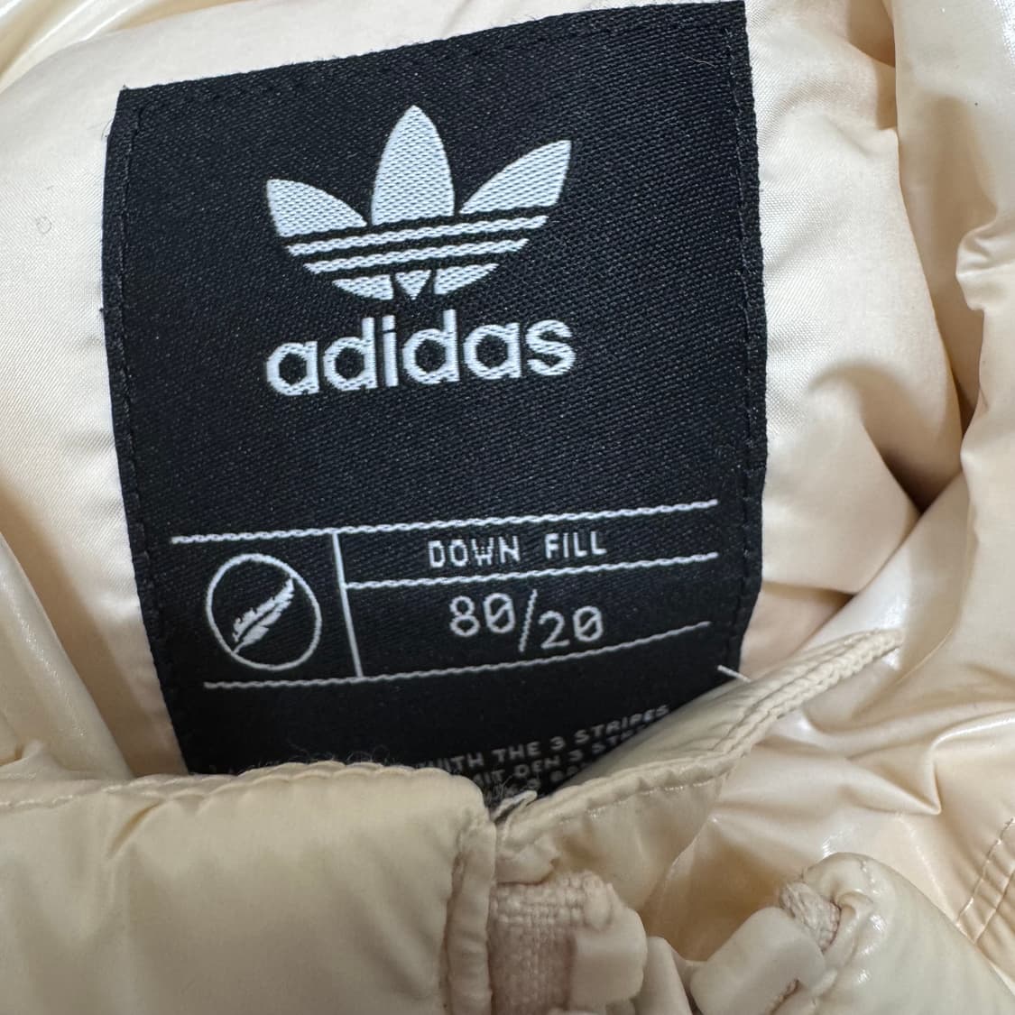 아디다스 덕다운 유광 패딩 상품이미지6