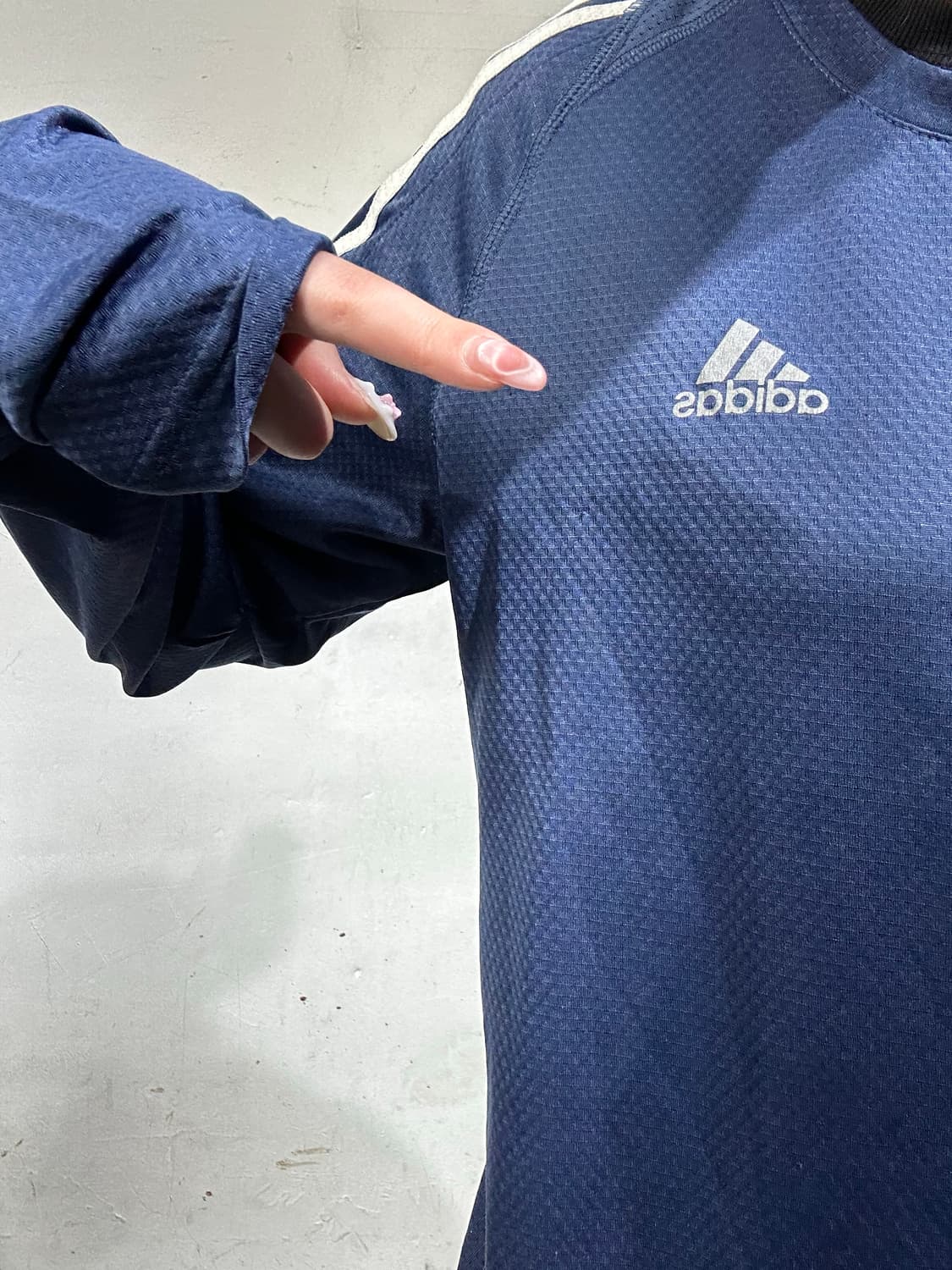 아디다스 네이비 스포티 블록코어 화이트 삼선 긴팔티 M 상품이미지4