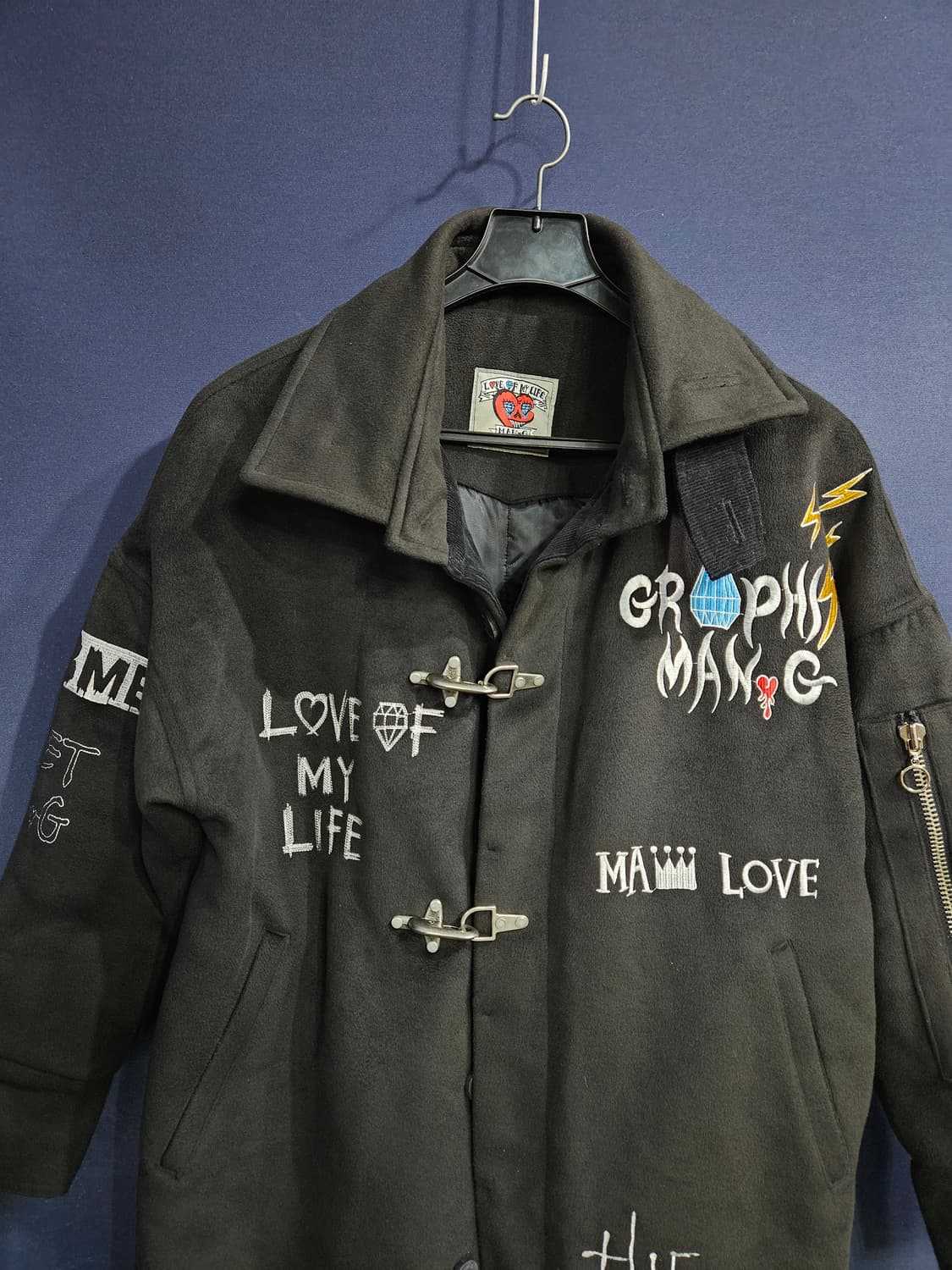 LOVE OF MY LIFE 자수 블랙 남성 세미오버핏 100 반코트  상품이미지7