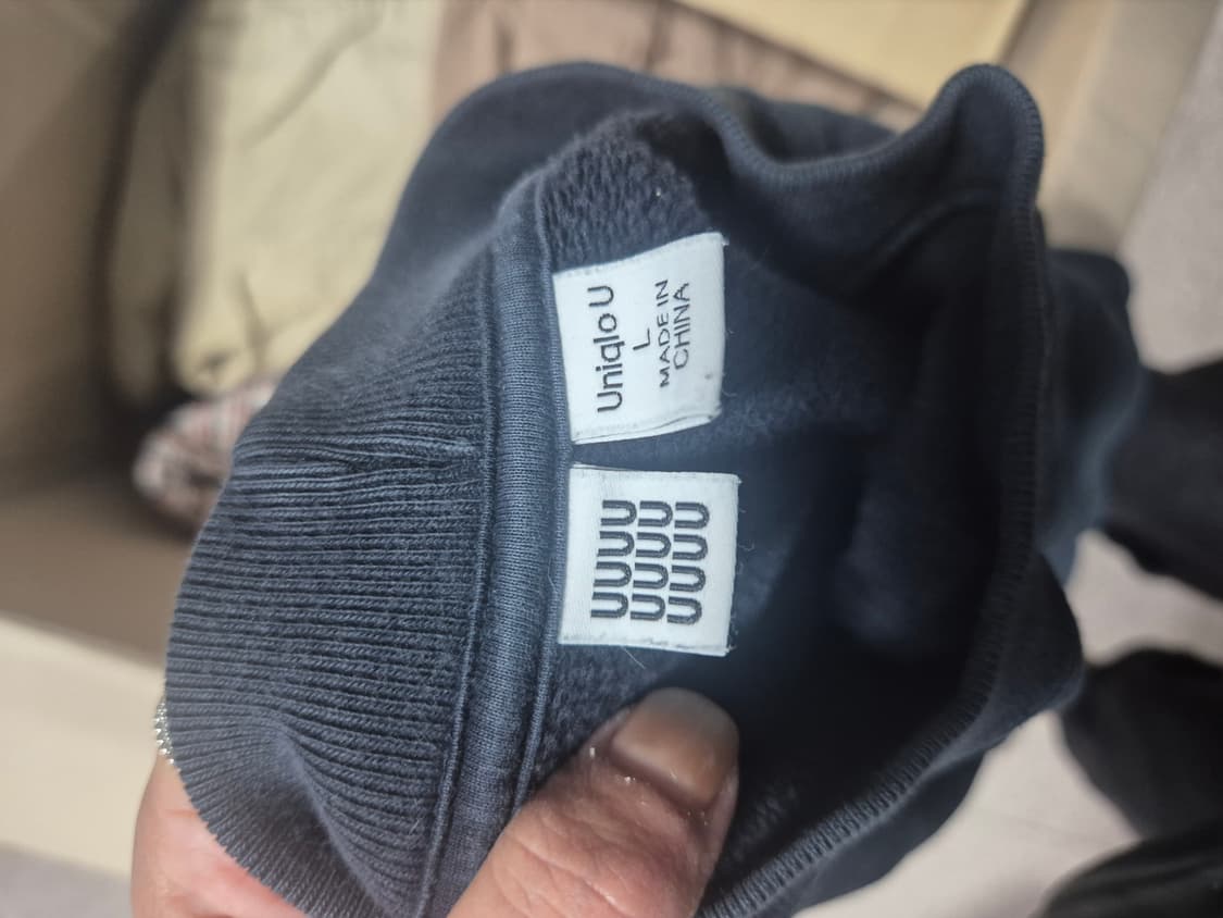 블랙톤 맨투맨 티셔츠 상품이미지1