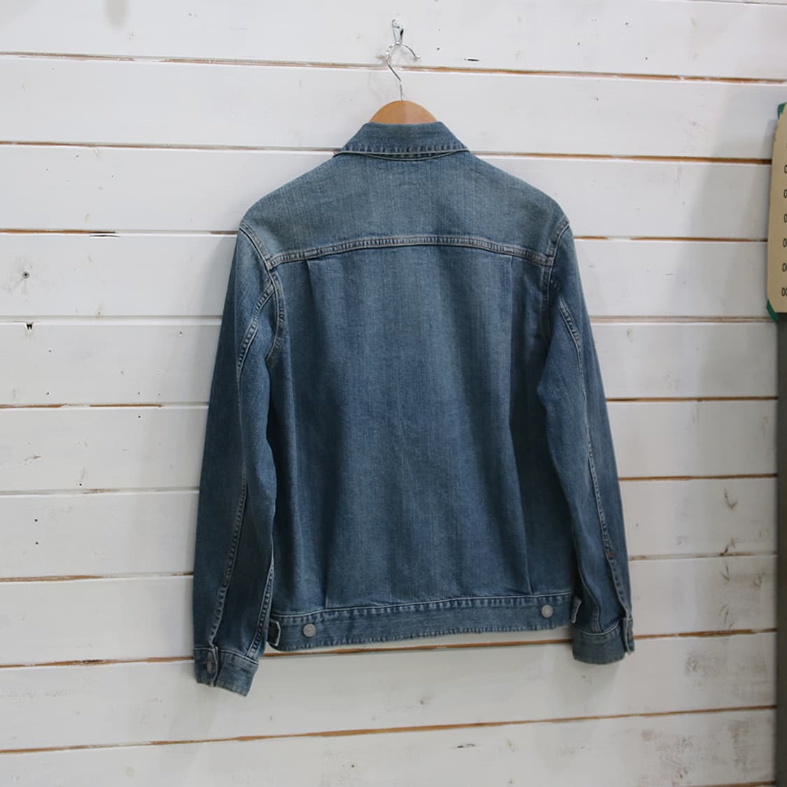 (착용컷) 유니클로 2세대 데님 트러커 자켓 (남성용 100) 상품이미지2