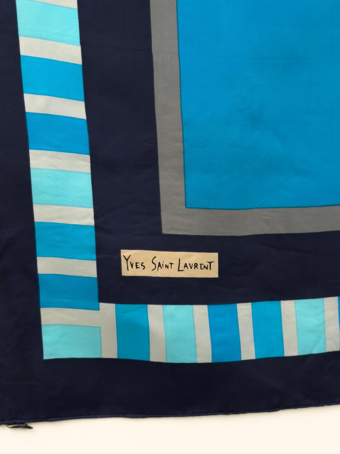 입생로랑 스카프 상품이미지2