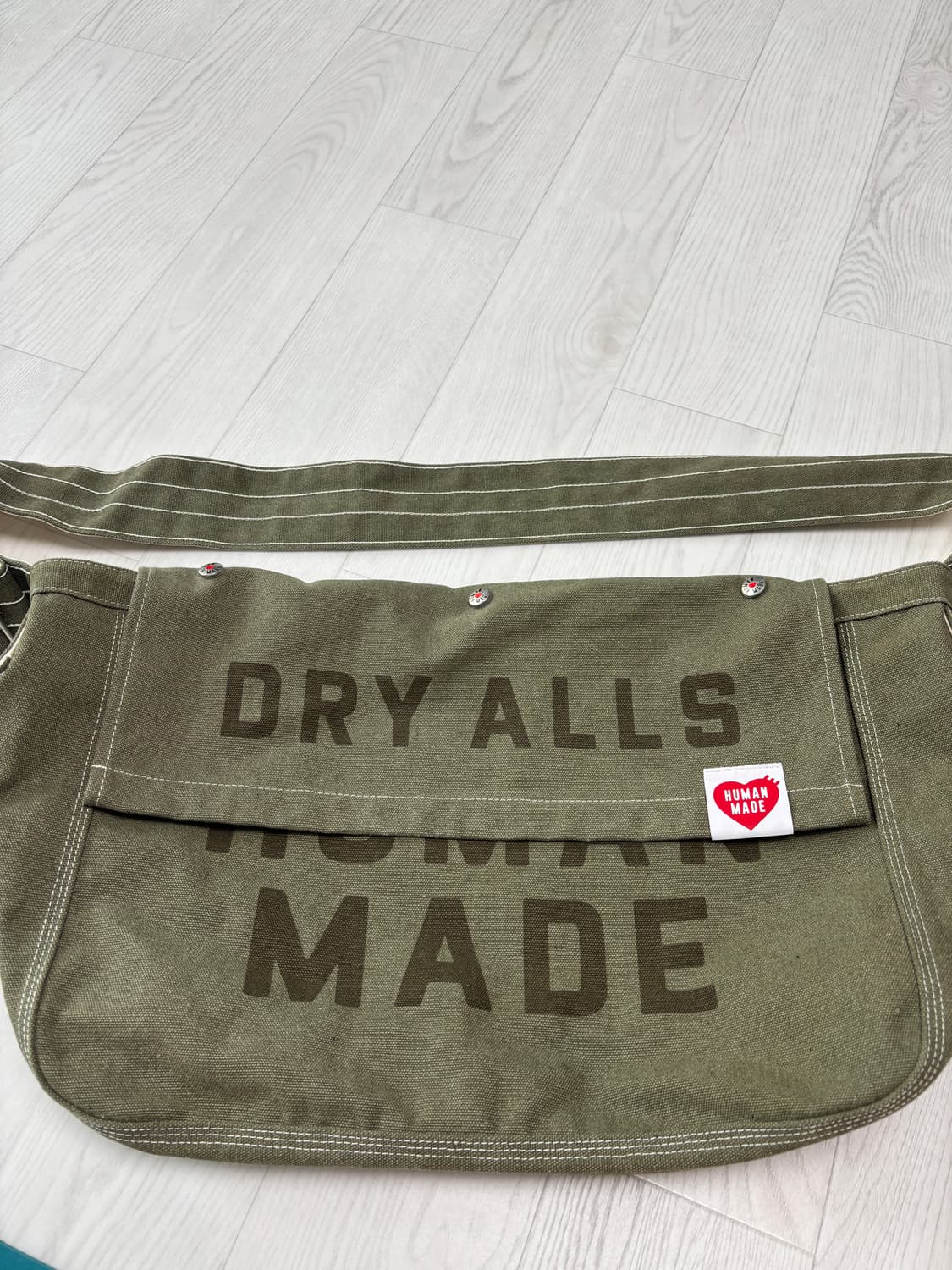 휴먼메이드 메일백 카키  상품이미지1