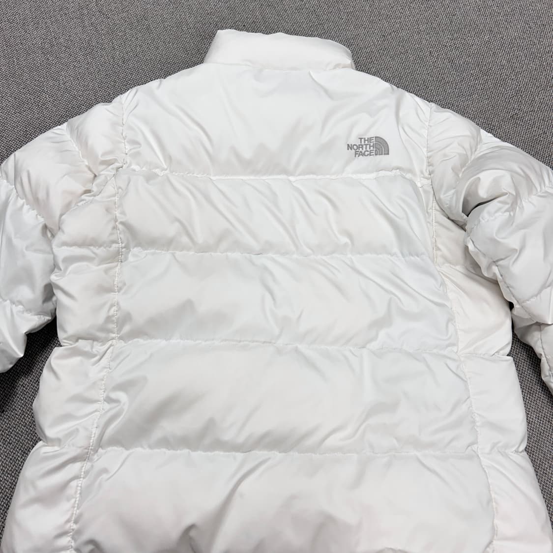 노스페이스 우먼스 화이트실버 눕시700 패딩(M) 상품이미지6