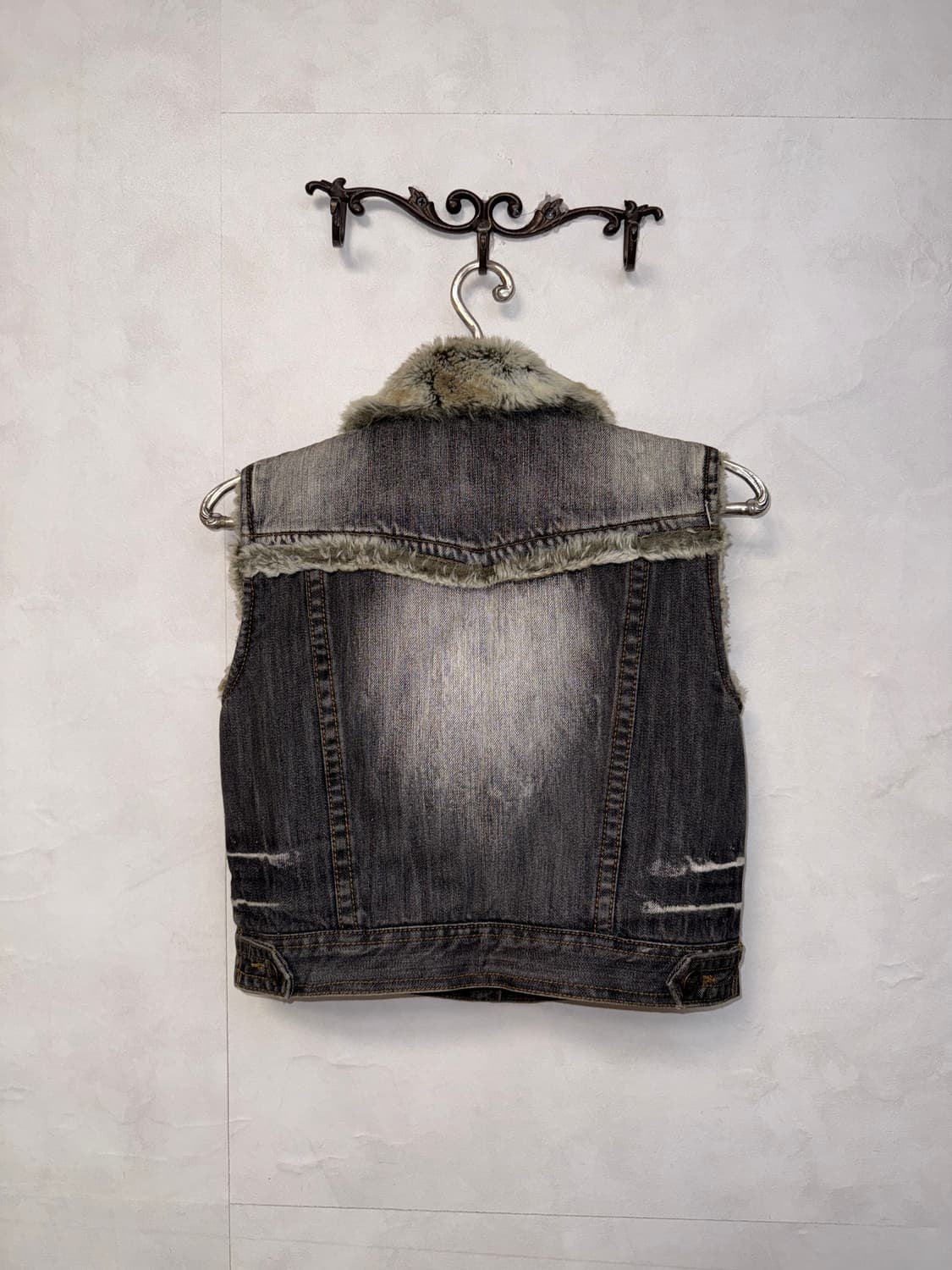 Washing gray denim button fur vest 상품이미지3