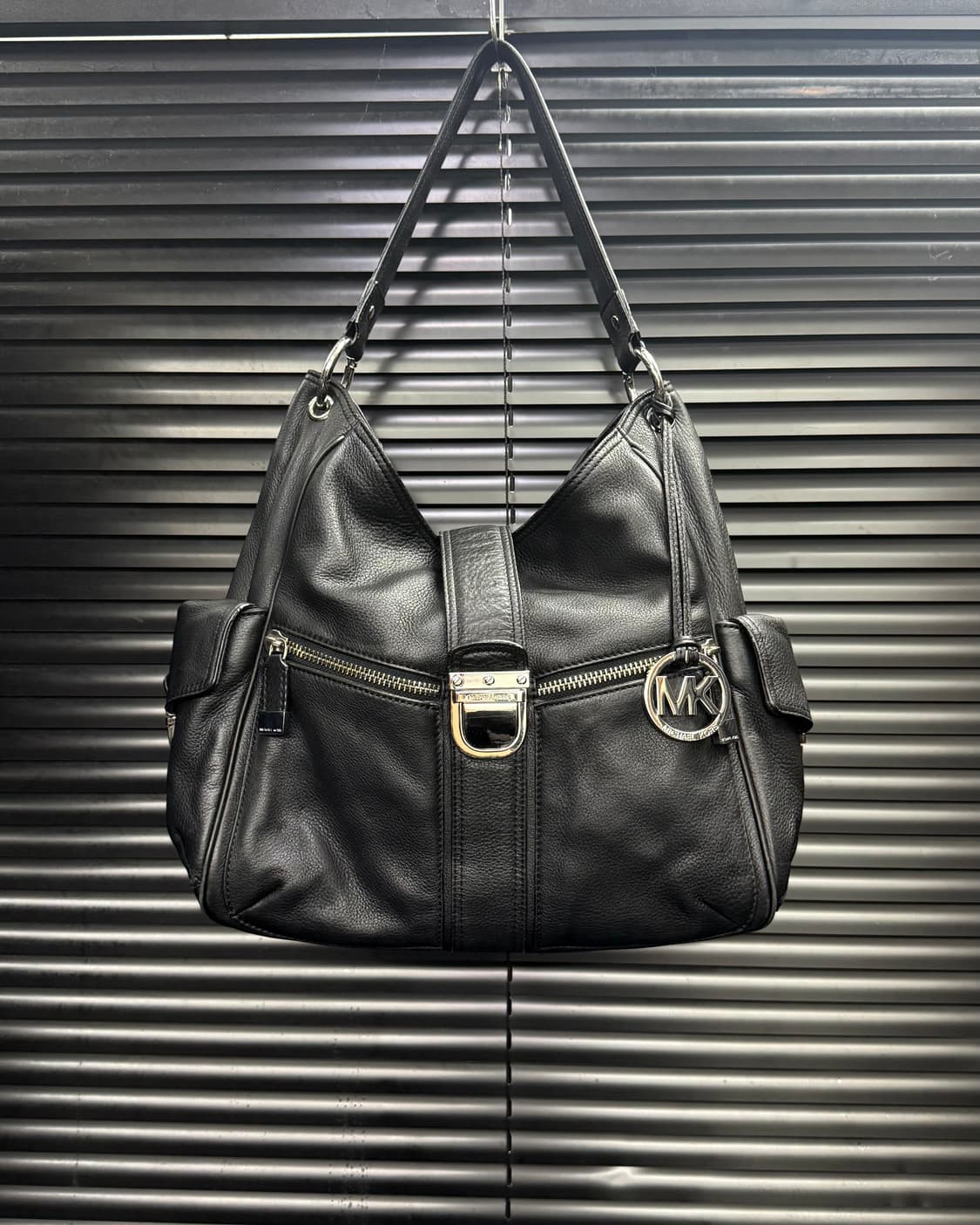 마이클코어스 블랙 가죽 레더 버클 마크 빈티지 숄더백 갸루 펑크 락시크 상품이미지3