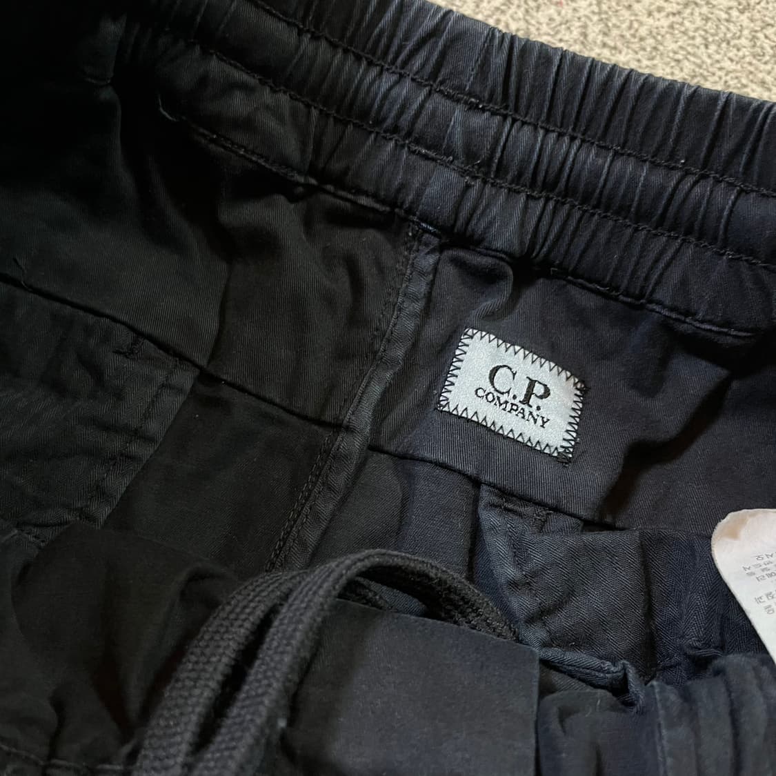 c.p. company 씨피 컴퍼니 구형 렌즈 조거 팬츠 상품이미지4