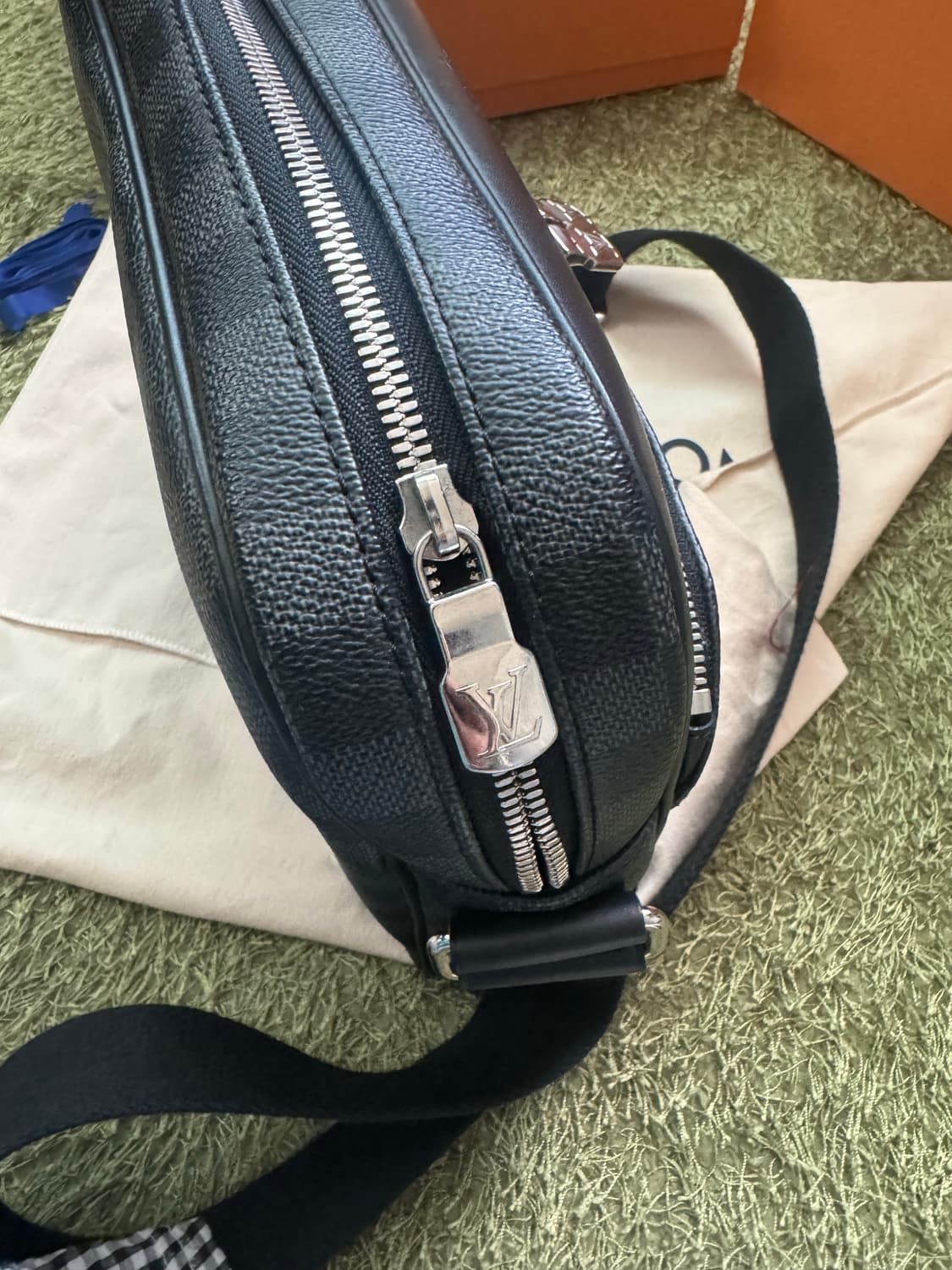 정품 루이비통 가방 크로스백 디스트릭스 상품이미지4