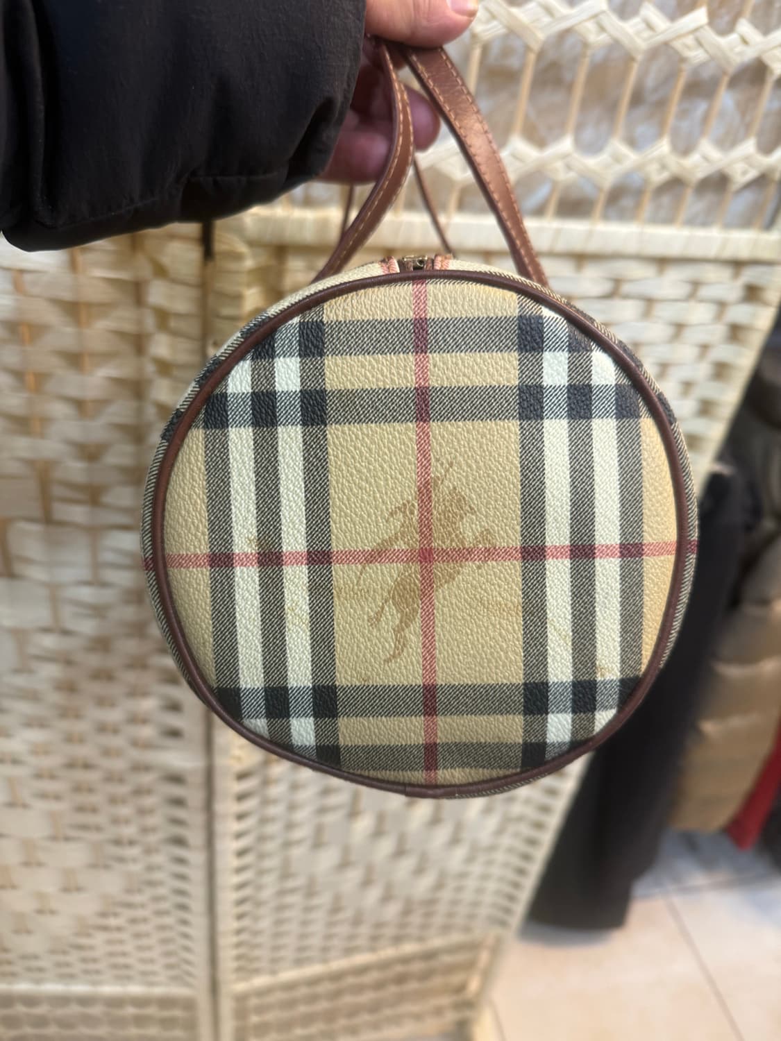 정품 버버리 노바체크 원통백 팝니다 상품이미지5