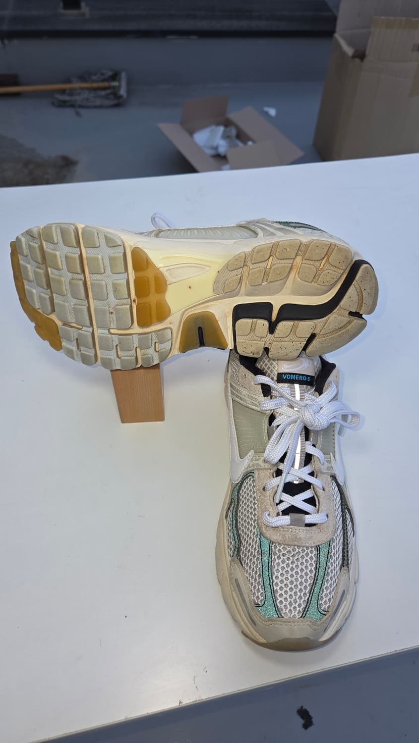 Nike Zoom Vomero 5 250 상품이미지4