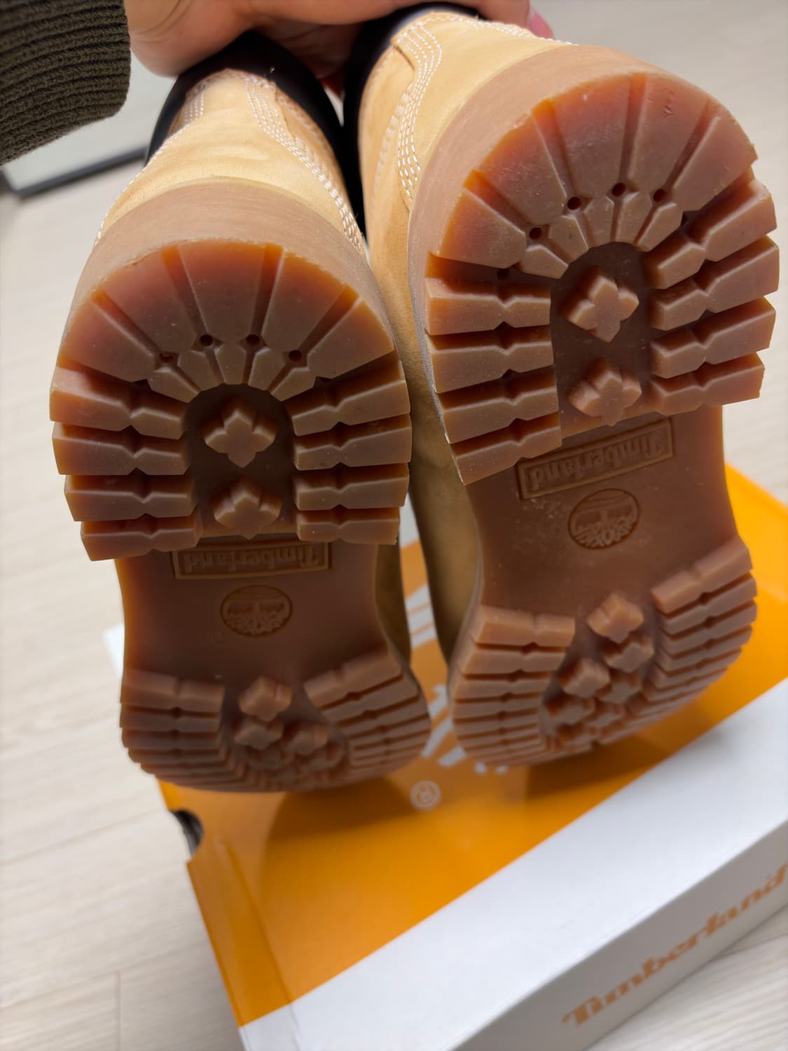 팀버랜드 프리미엄 워터프루프 6인치 부츠 + 흰색 양말 세트 상품이미지4