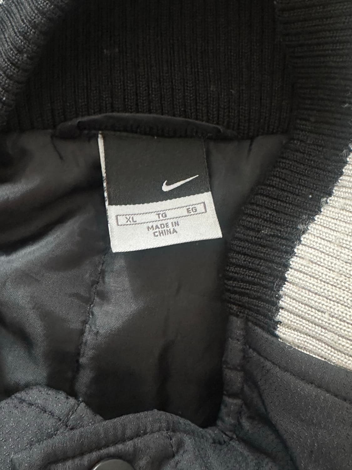 나이키 바시티 누빔 베이스볼 자켓 상품이미지3