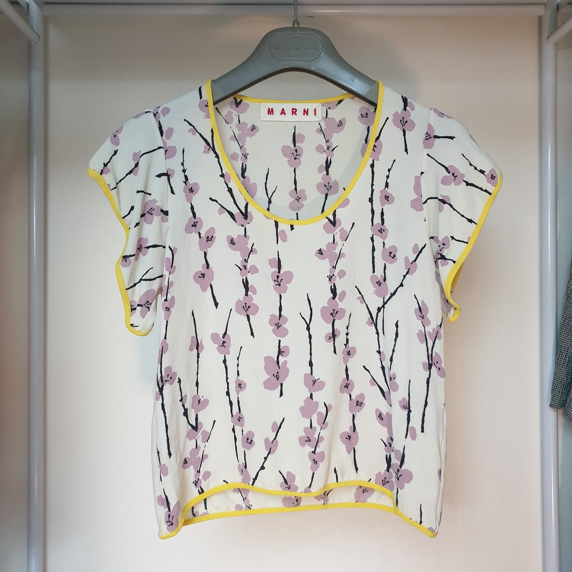MARNI 마르니 아카이브 실크 벚꽃패턴 파이핑 날개소매 크롭 블라우스 상품이미지2