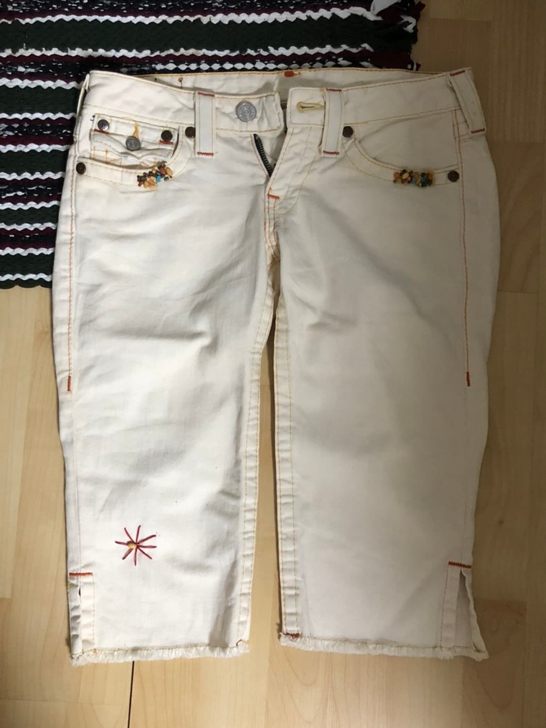 True Religion Low-Waist Capri Pants 상품이미지1
