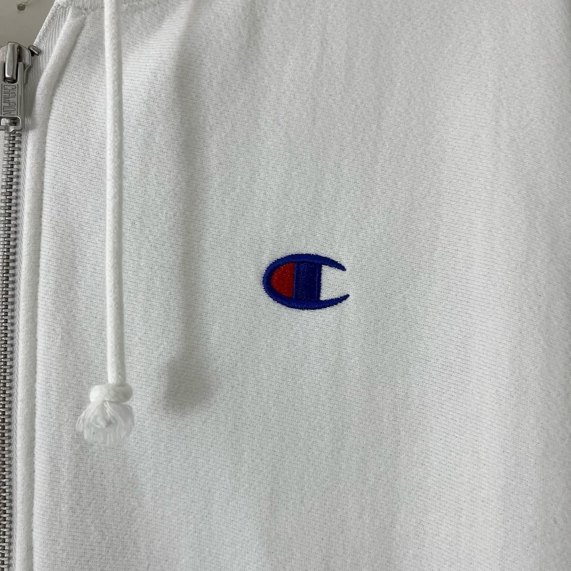 챔피온 화이트 자수로고 후드 집업 상품이미지3