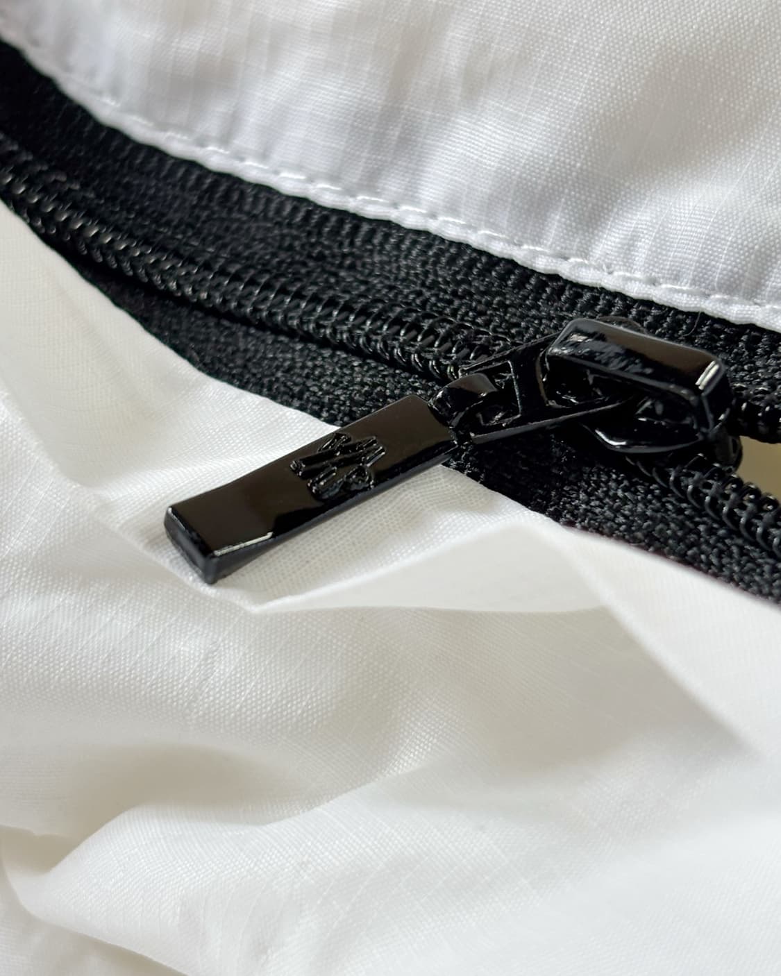 Moncler White Sleeve  Hooded Shell Jacke 상품이미지5