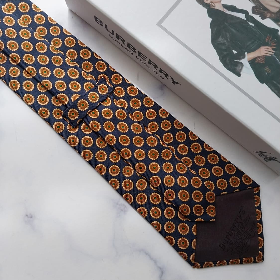 버버리 실크 네이비 플라워 패턴 넥타이 9.8cm A+등급 K2569
 상품이미지7
