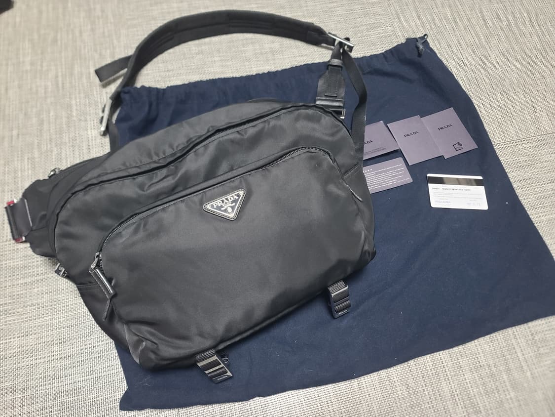 프라다 바이커백 신형 라지 크로스백 메신저백 2vh021 상품이미지1