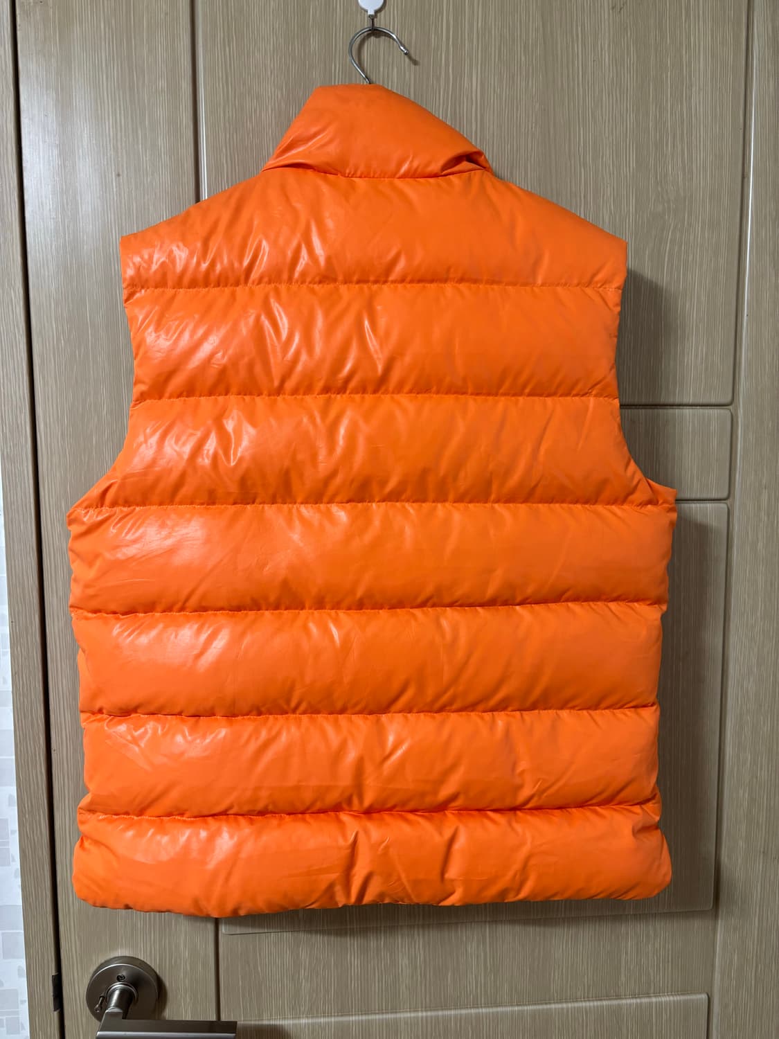 beams 빔즈 유광 다운 패딩 베스트 상품이미지4