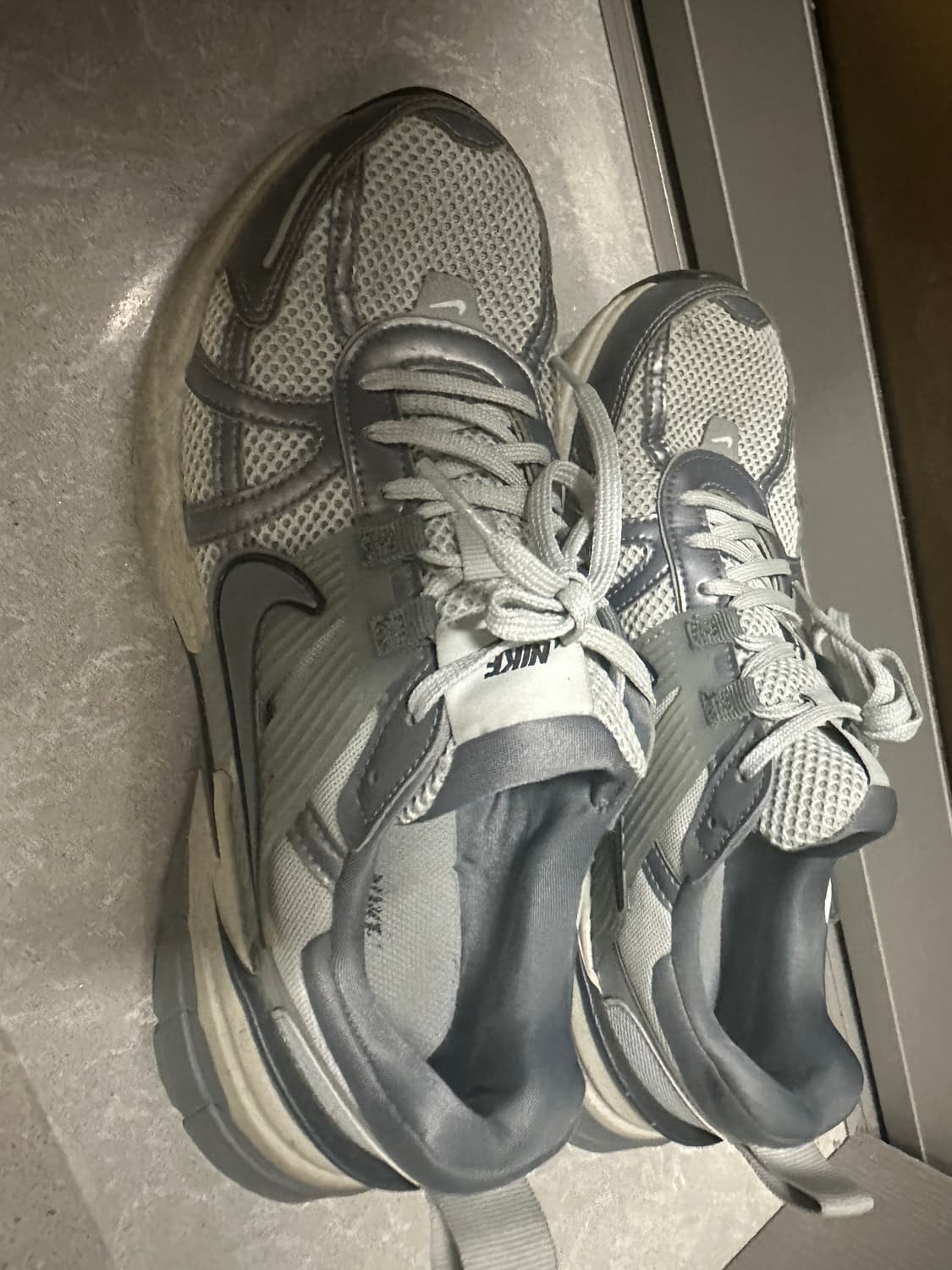 나이키 v2k 런 메탈릭실버 화이트 275 상품이미지1