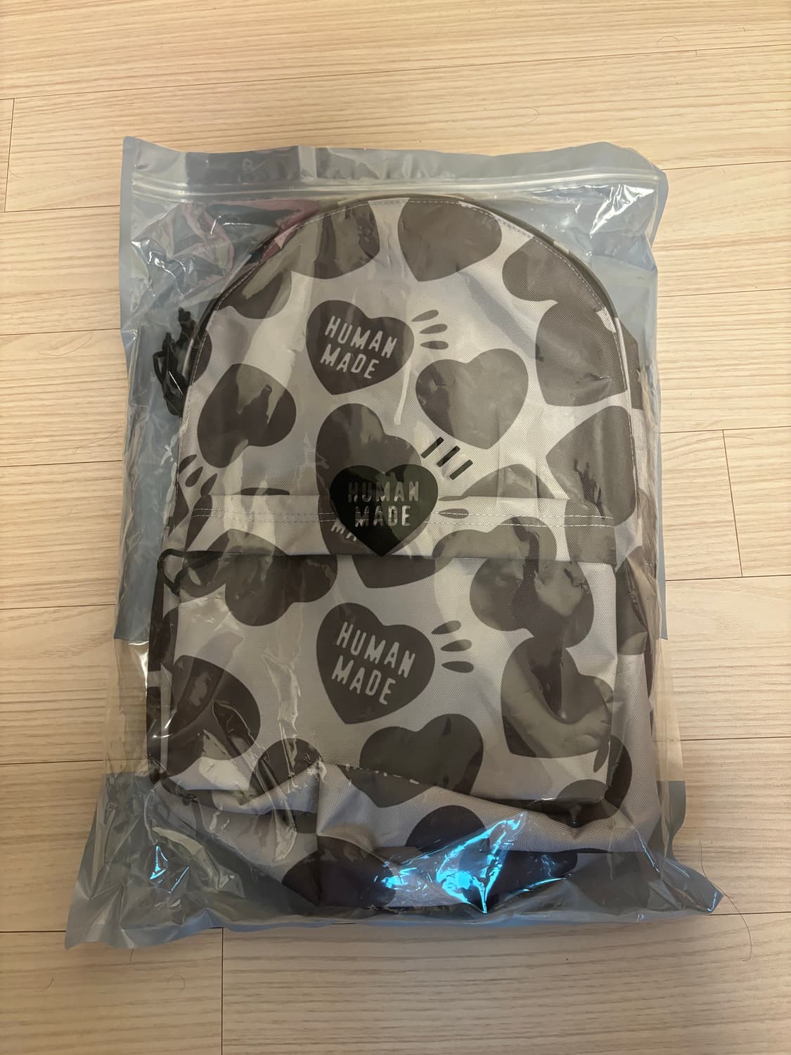 휴먼메이드 하트 백팩 그레이 상품이미지2