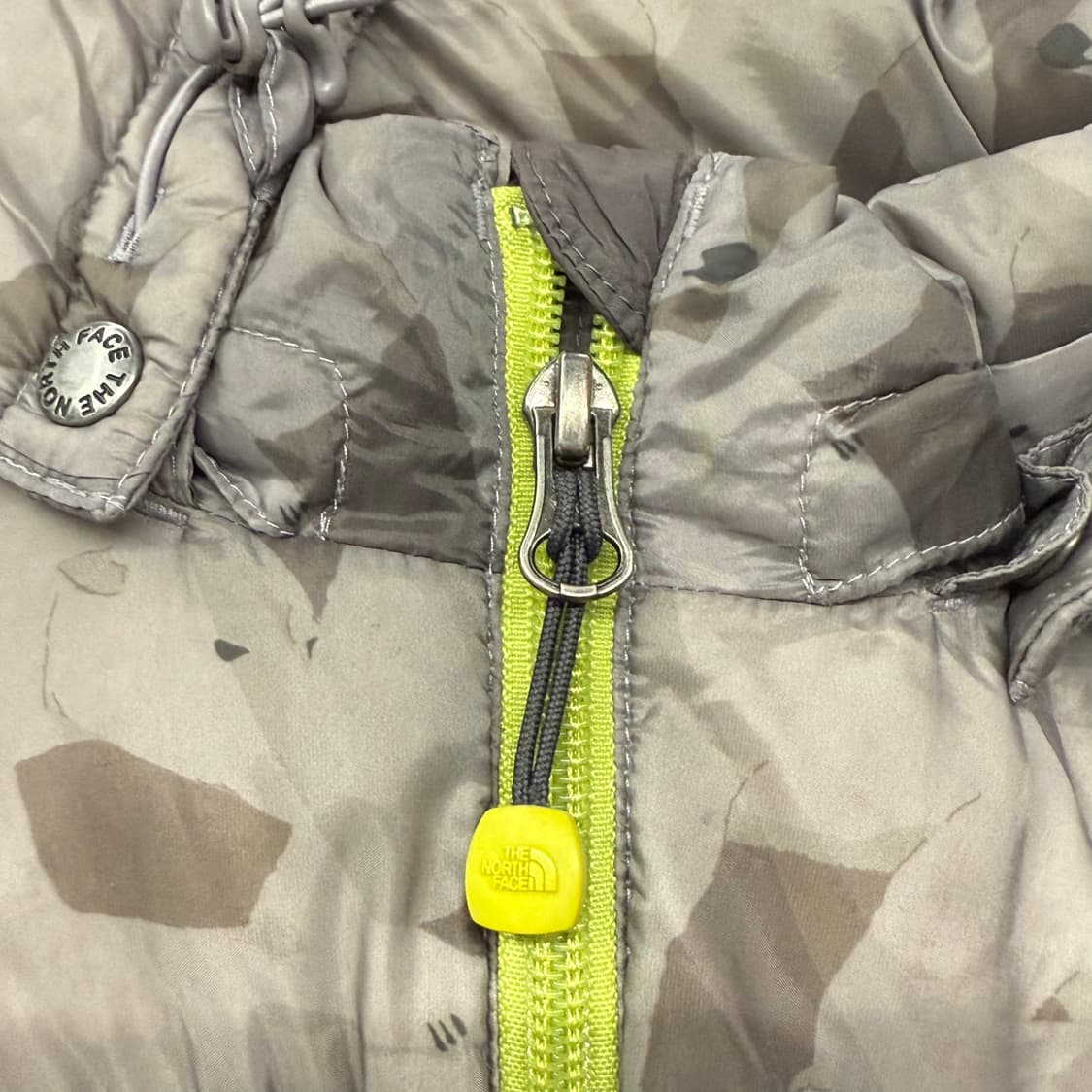 노스페이스 카모 밀리터리 그레이 숏패딩 150 상품이미지7