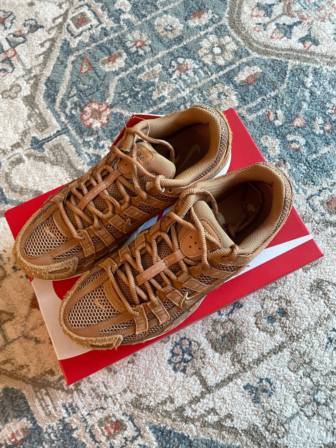 나이키 P-6000 SE 플랙스 메탈릭 골드(새제품,270) 상품이미지4