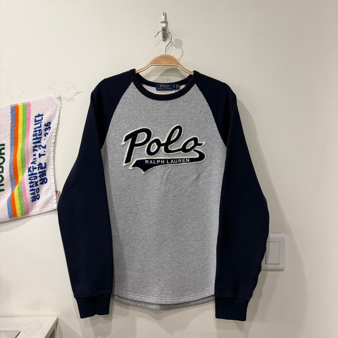 456. 폴로 패치 회색 네이비 래글런 맨투맨 상품이미지1