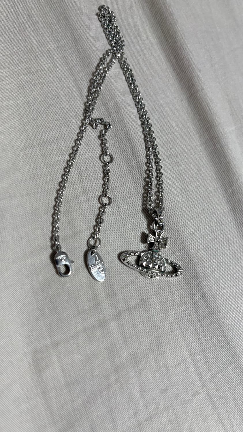 비비안 웨스트우드 메이페어 바스 릴리프 펜던트 실버 상품이미지2