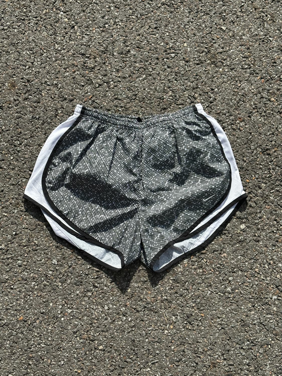 [M] 나이키 여성 멀티 기하학패턴 러닝 쇼츠 반바지 상품이미지1