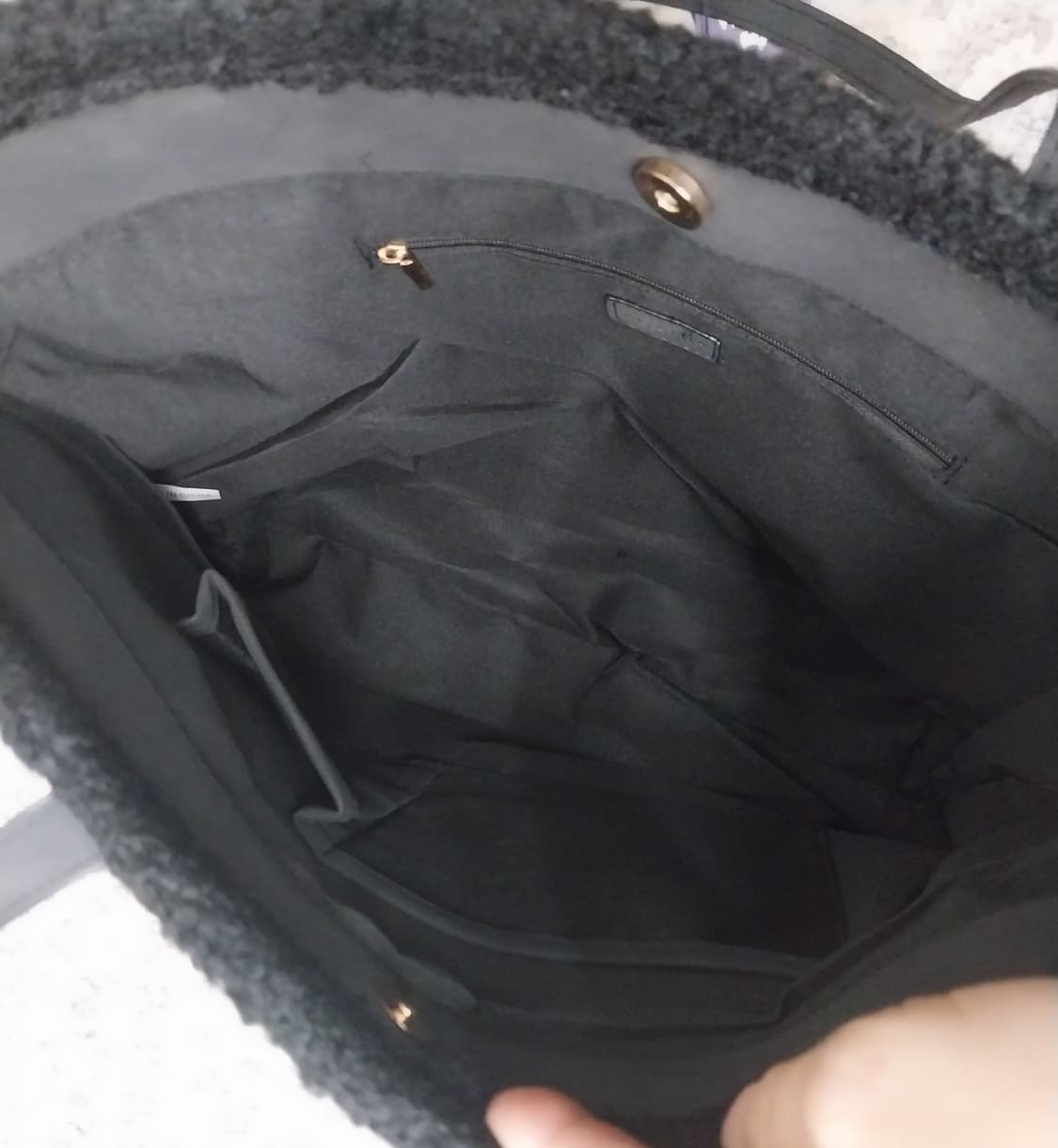 (새상품) 아가타 스웨이드 퍼 배색 토트백 상품이미지5