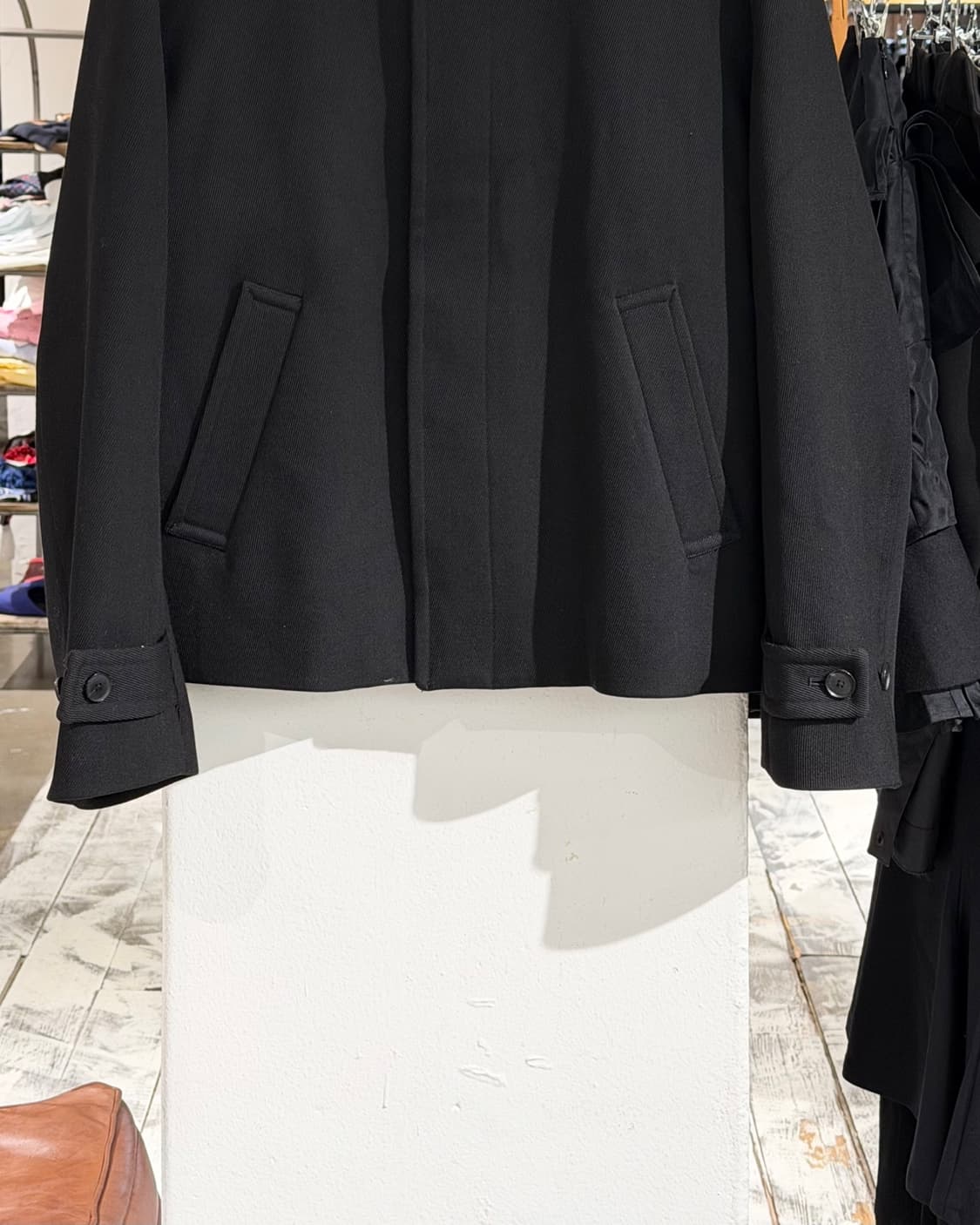 오라리 블랙 울 포켓 하프 코트 상품이미지5