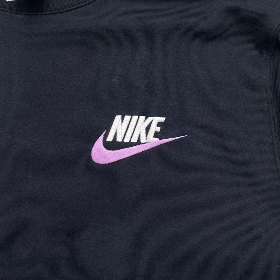 NIKE 자수 로고 맨투맨 블랙 110 상품이미지2
