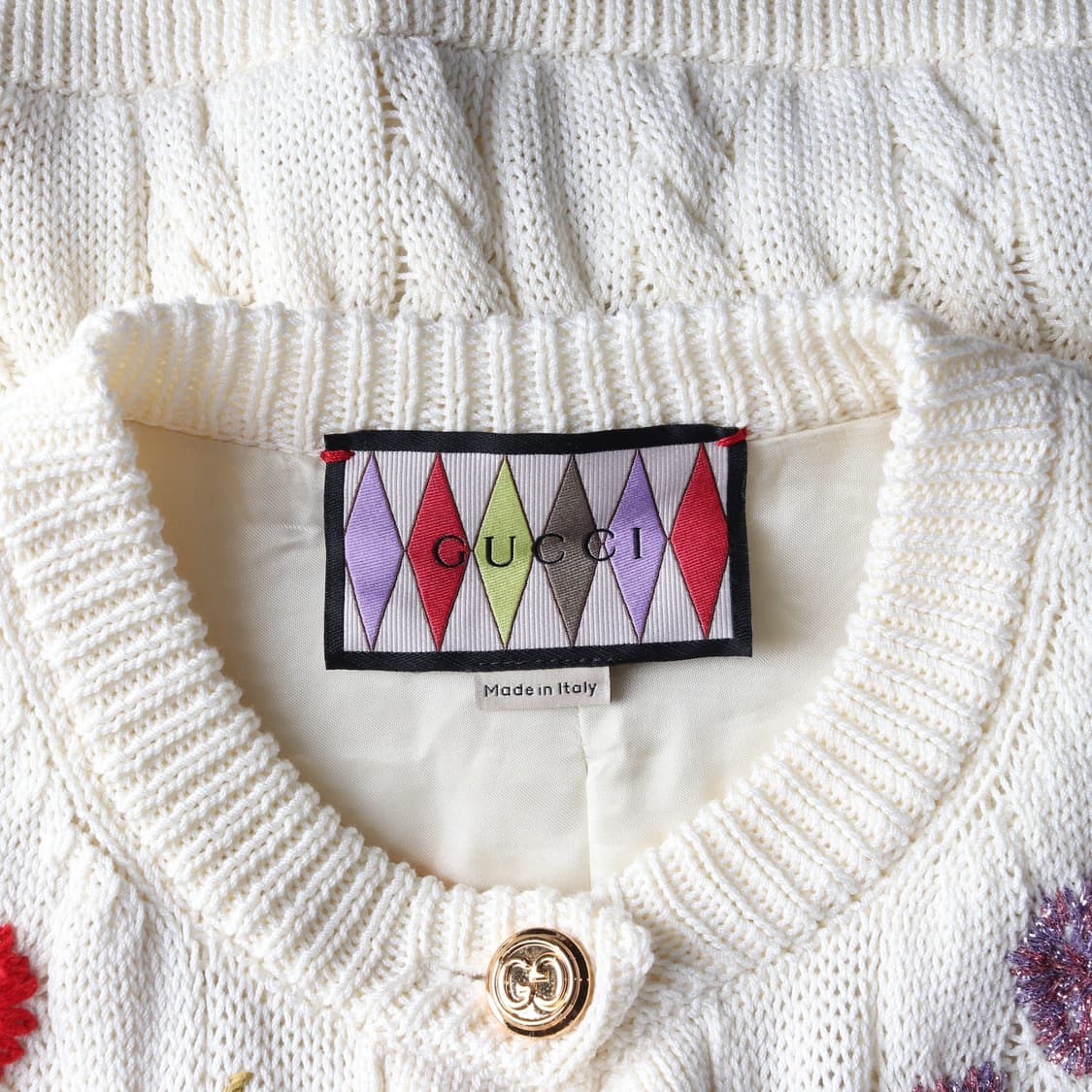 구찌 22FW 로고 플라워 자수 케이블 라운드 가디건 M
 상품이미지5