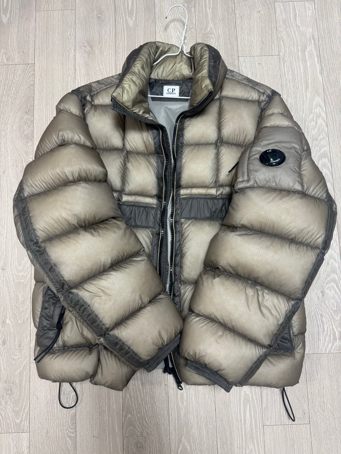 [M] 씨피 cp컴퍼니 디디쉘 패딩 후드 쇼트 다운 베이지 상품이미지1
