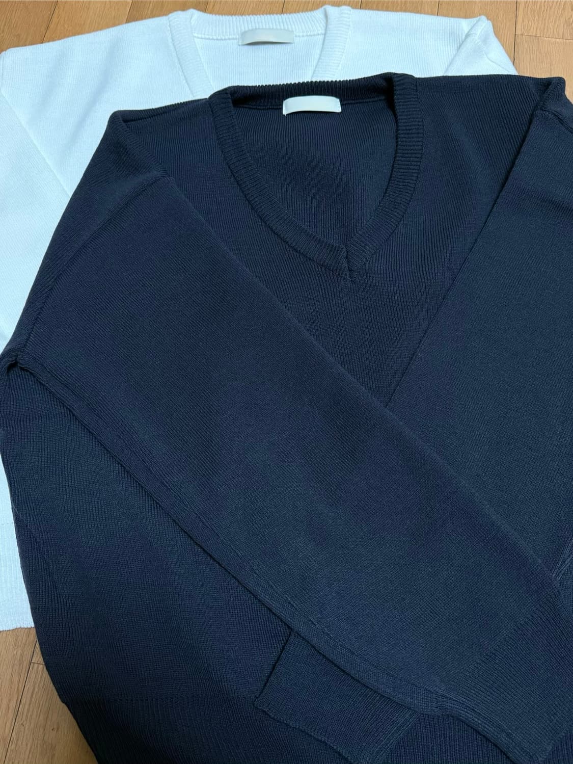 브이넥 니트 아이보리 네이비 상품이미지2