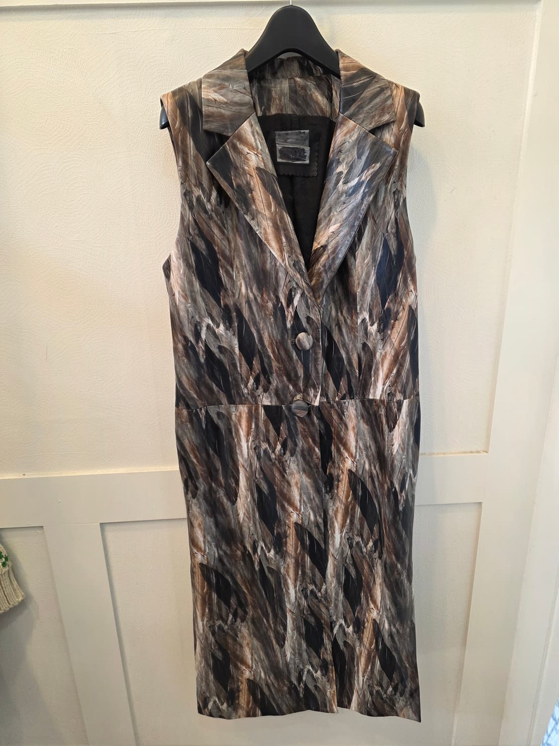 페더 패턴 명품스타일 슬리브리스롱 가죽 자켓베스트 상품이미지2