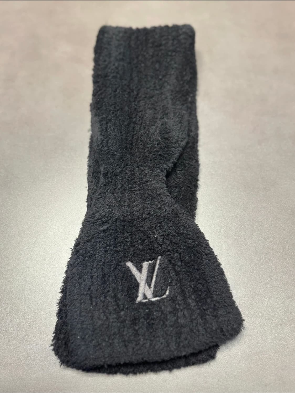 루이비통 온리 LV 미니 컴피 머플러 블랙 상품이미지3