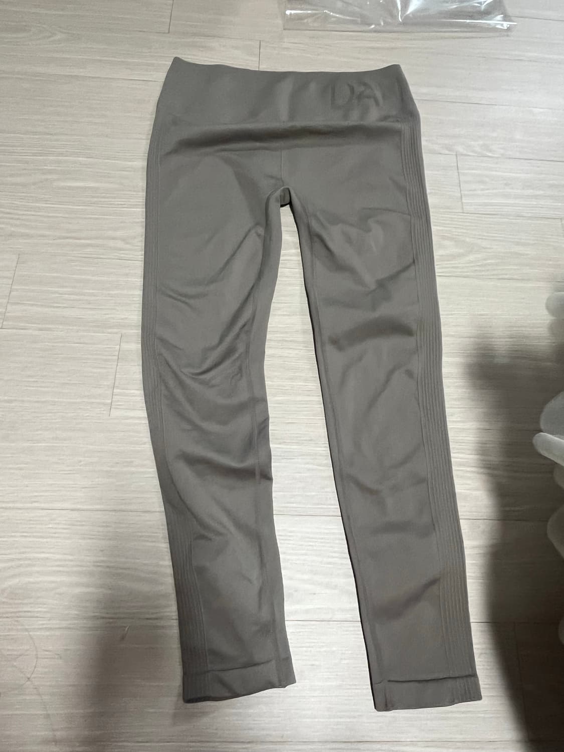 단스킨(DANSKIN) 만트라 렉스 레깅스 샌드그레이 상품이미지2