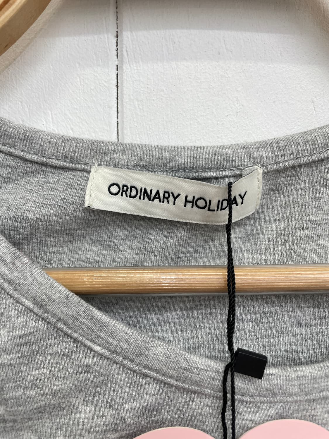 오디너리 홀리데이 숄더 컷아웃 롱슬리브 티셔츠 상품이미지7