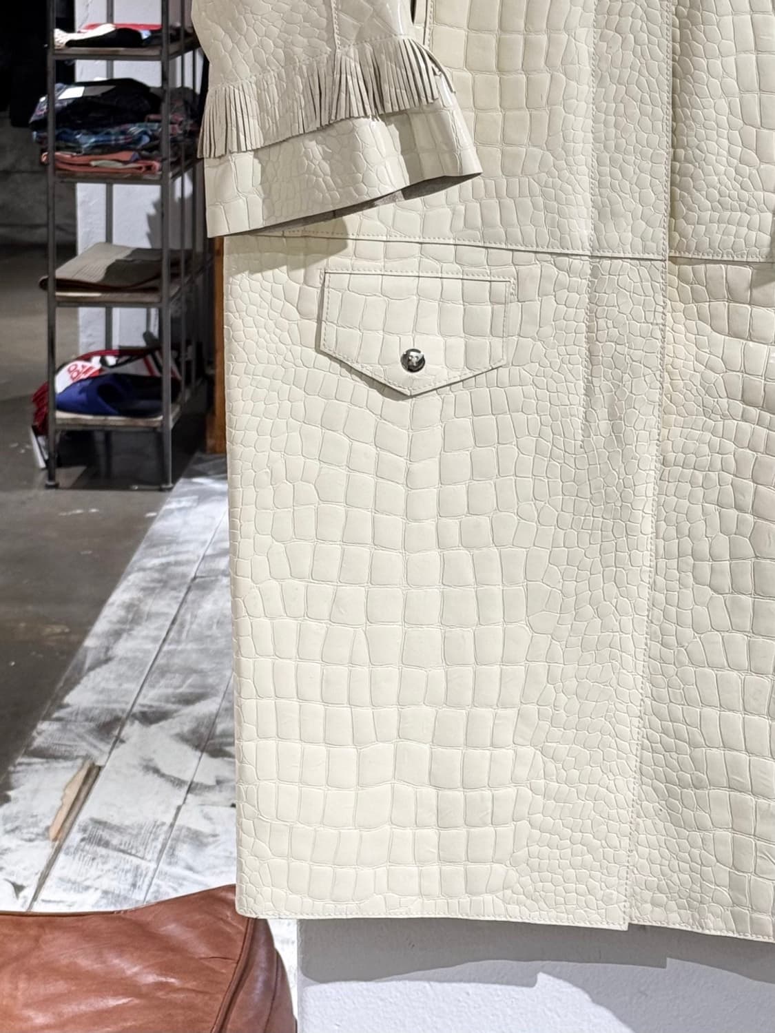 마크제이콥스 화이트 크로코 엠보 카프스킨 레더 코트 상품이미지4