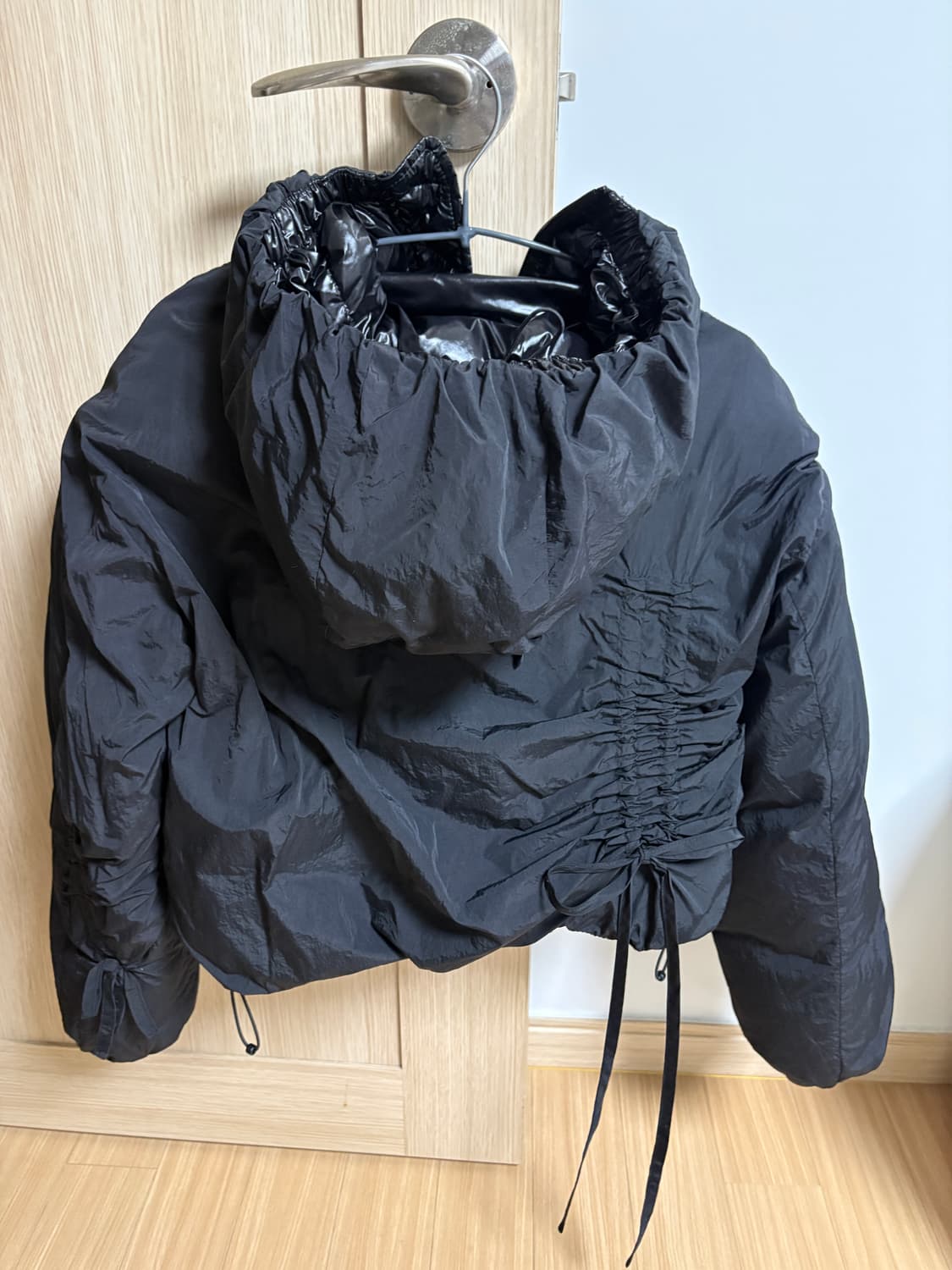 파르티멘토우먼 리버서블 셔링 후디드 푸퍼 자켓 블랙 상품이미지3