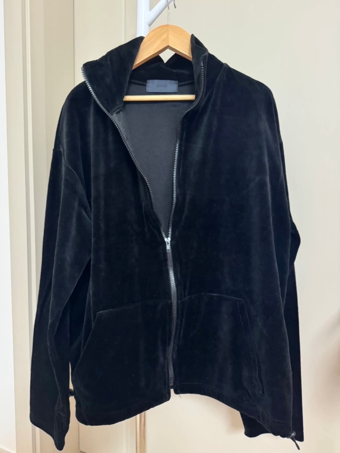 무신사브랜드 SICKOS 벨벳 블랙집업 상품이미지1